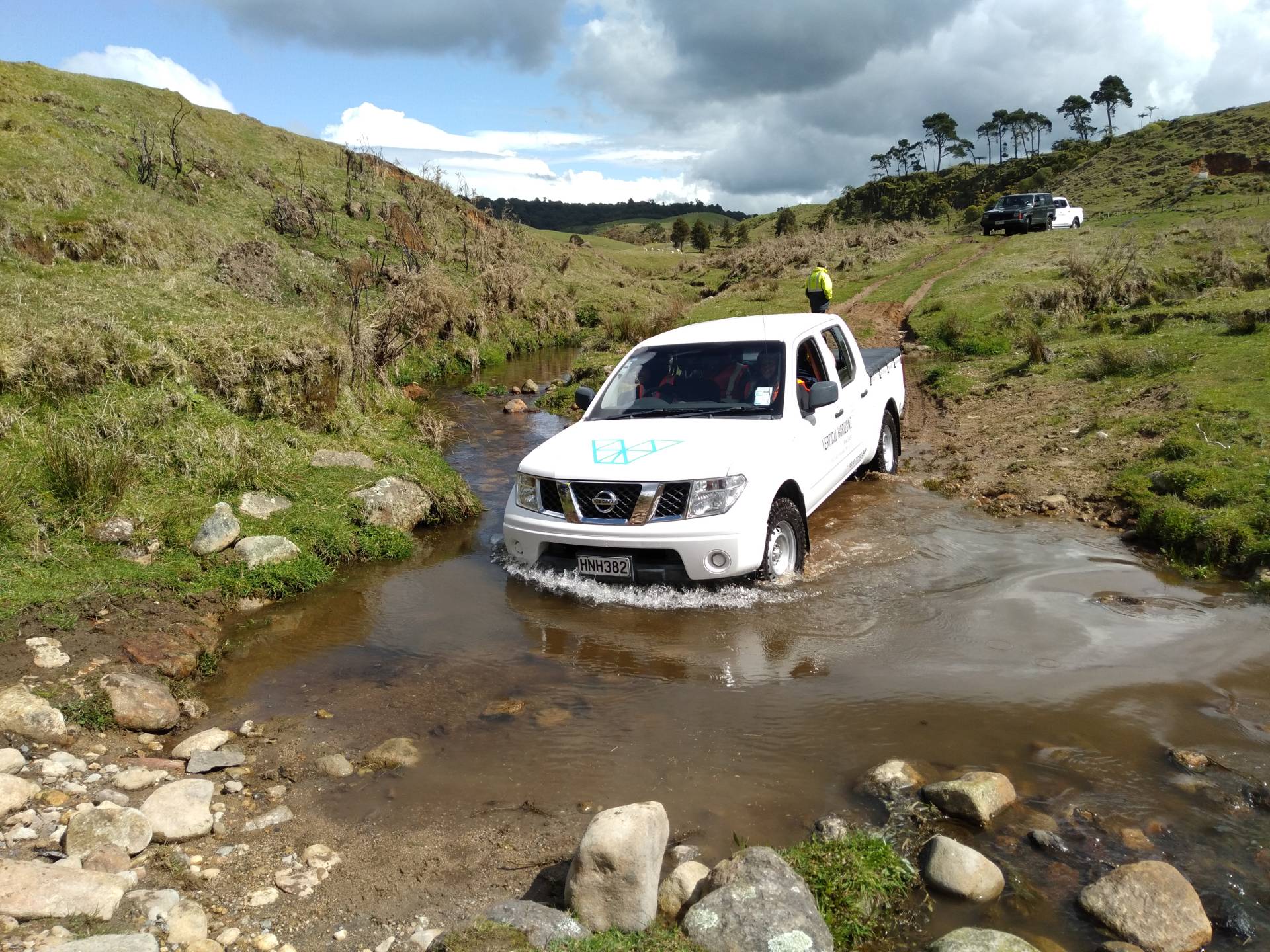 Operate a light 4wd vehicle off road in the primary industry