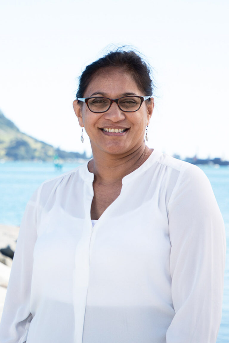 Roz Waiari