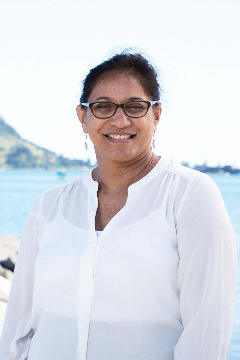 Roz Waiari
